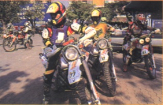 2000-4 新聞回顧 News Archive 2000 4 24