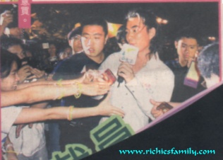 2001-10 新聞回顧 News Archive 2001 10 27