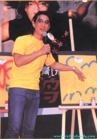 2001-10 新聞回顧 News Archive 2001 10 42