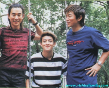 2001-10 新聞回顧 News Archive 2001 10 59