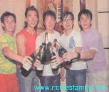 2001-8 新聞回顧 News Archive 2001 8 21