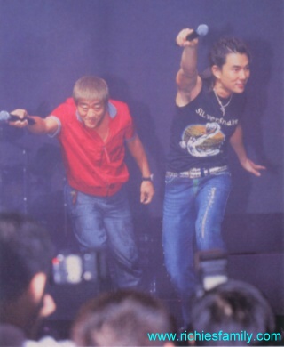 2001-8 新聞回顧 News Archive 2001 8 35