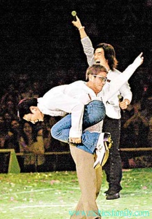 2001-8 新聞回顧 News Archive 2001 8 53