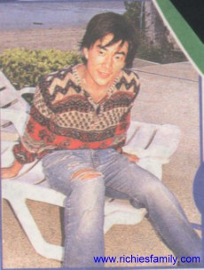 2002-04 新聞回顧 News Archive 2002 04 003
