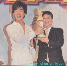 2002-04 新聞回顧 News Archive 2002 04 024