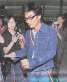 2002-04 新聞回顧 News Archive 2002 04 029