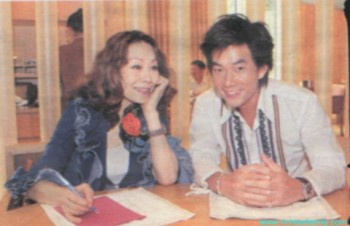 2002-04 新聞回顧 News Archive 2002 04 041