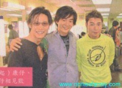 2002-04 新聞回顧 News Archive 2002 04 105