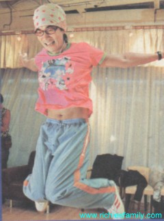 2002-05 新聞回顧 News Archive 2002 05 026