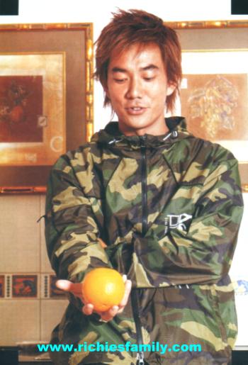 2002-11 新聞回顧 News Archive 2002 11 023