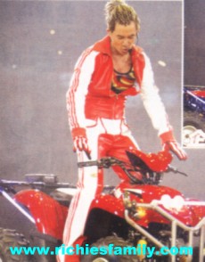 2004-05 新聞回顧 News Archive 2004 05 116